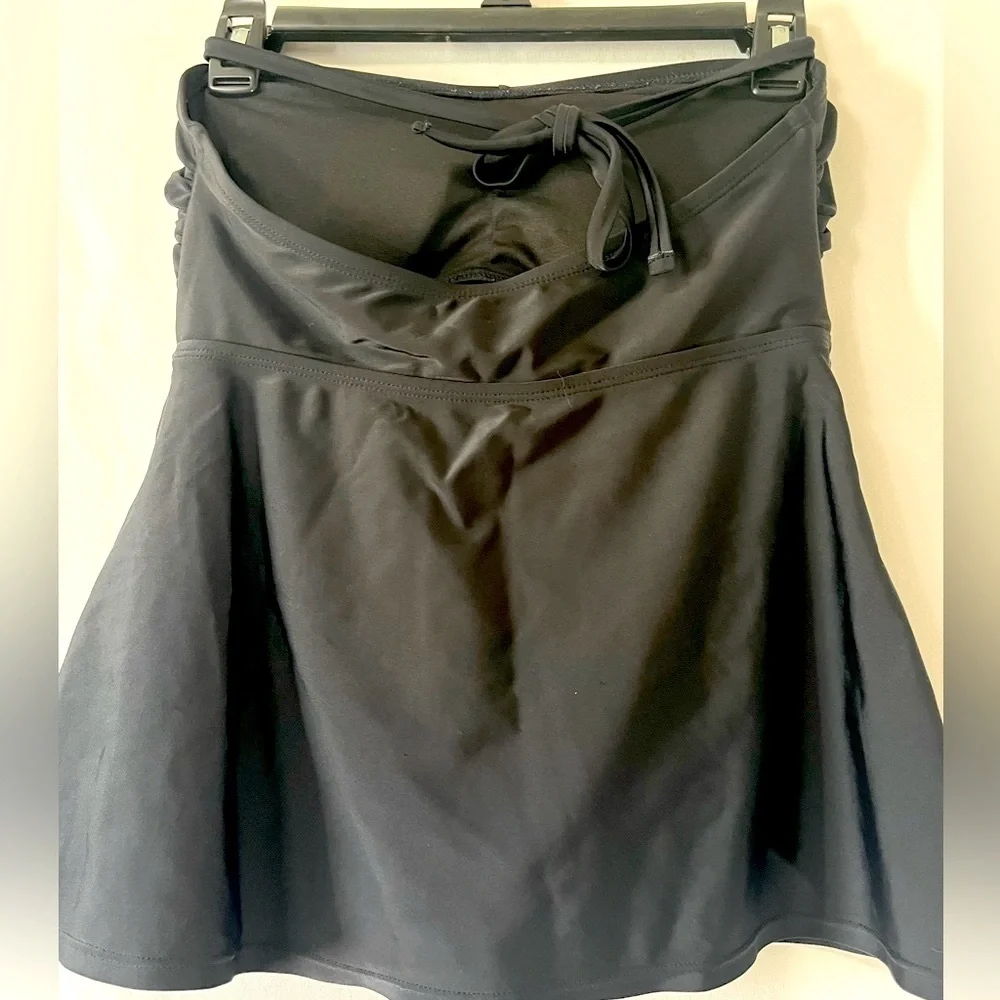 Catalina Black Swim Suit Top‎